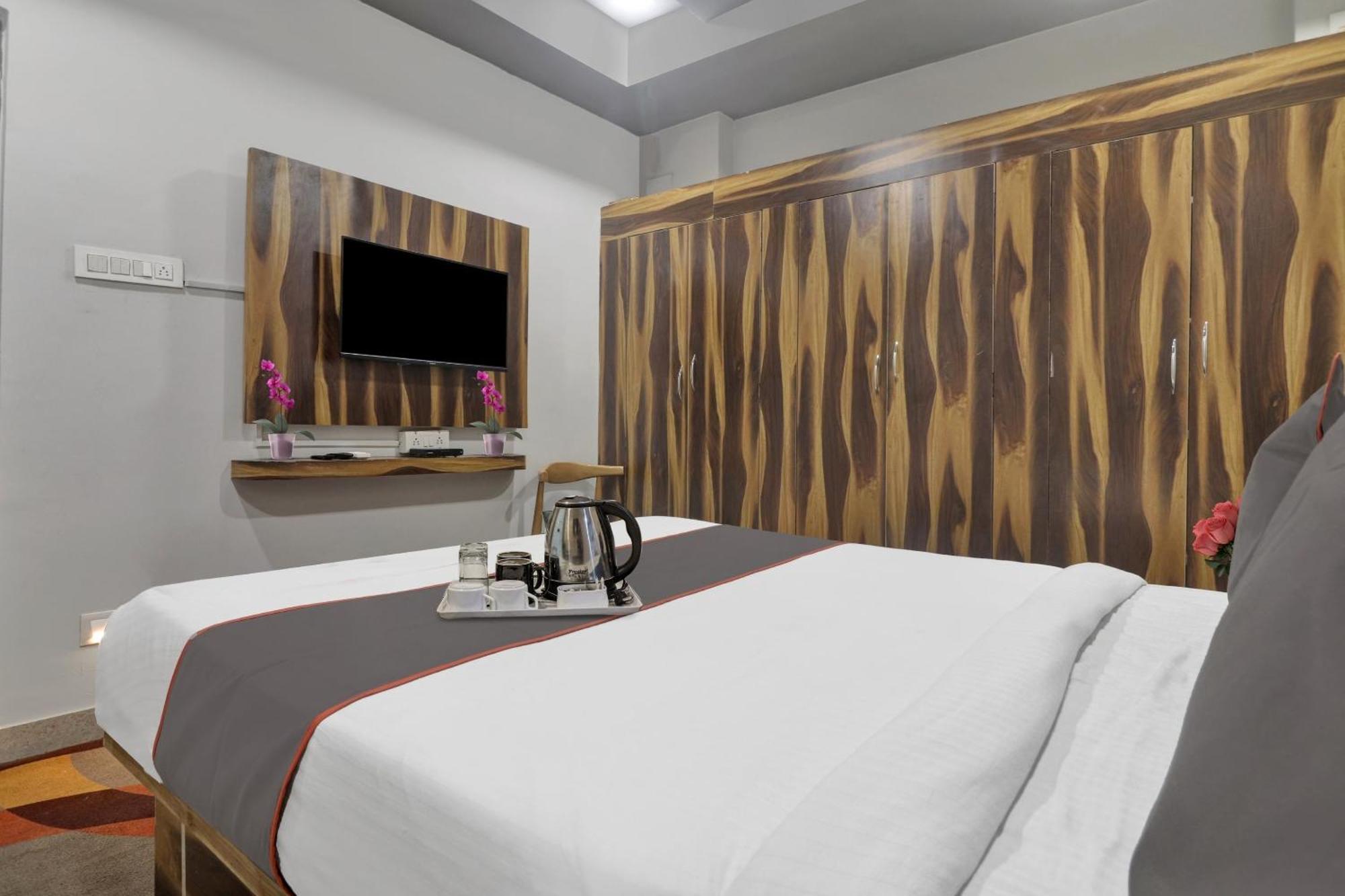Super Townhouse Rcc Blizz Otel Kondapur  Dış mekan fotoğraf