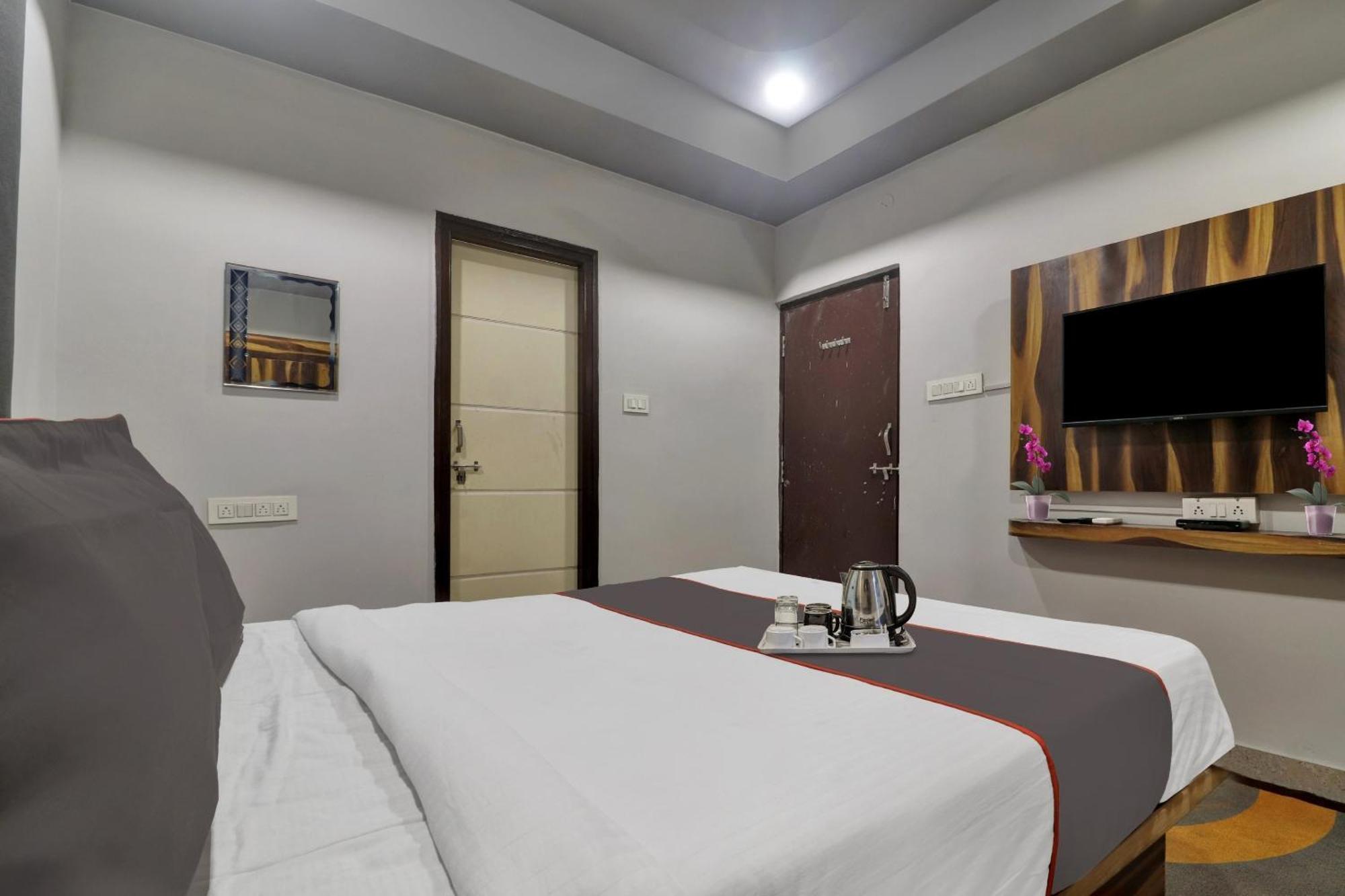 Super Townhouse Rcc Blizz Otel Kondapur  Dış mekan fotoğraf