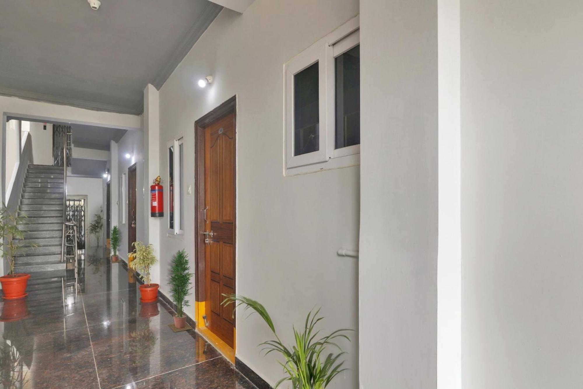Super Townhouse Rcc Blizz Otel Kondapur  Dış mekan fotoğraf