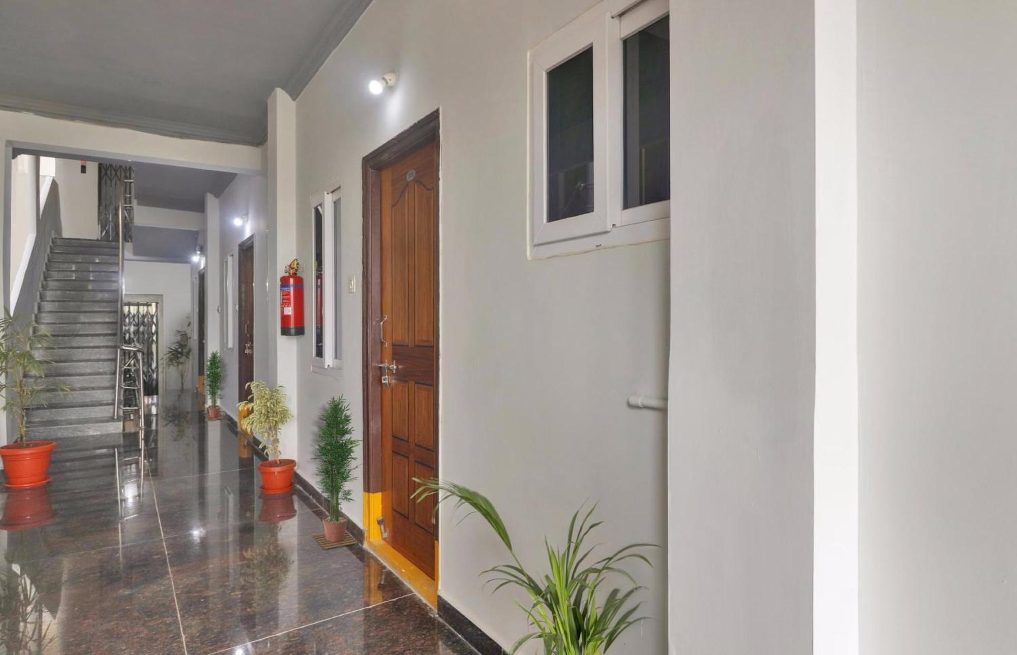 Super Townhouse Rcc Blizz Otel Kondapur  Dış mekan fotoğraf