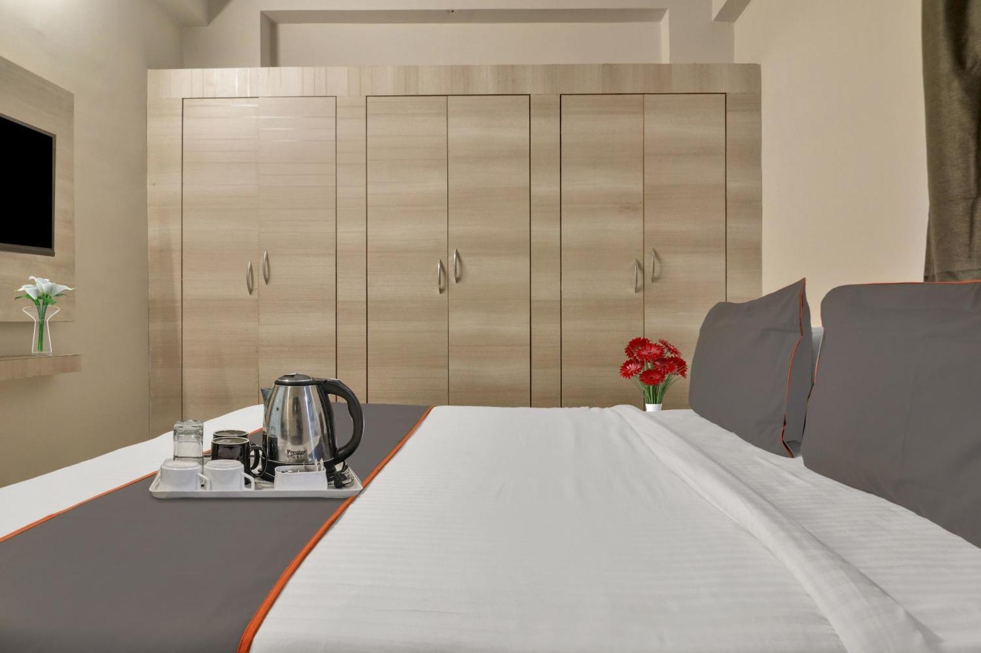 Super Townhouse Rcc Blizz Otel Kondapur  Dış mekan fotoğraf